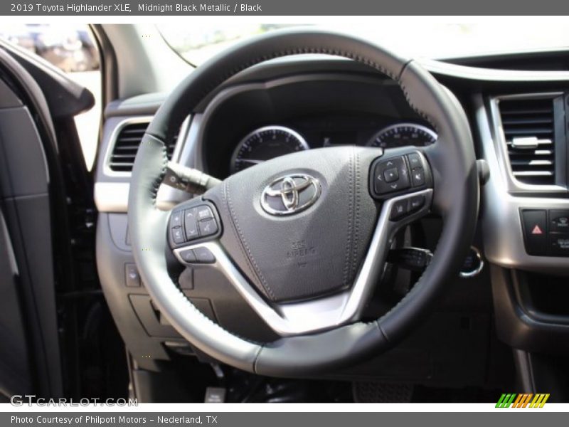 Midnight Black Metallic / Black 2019 Toyota Highlander XLE