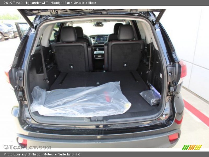 Midnight Black Metallic / Black 2019 Toyota Highlander XLE