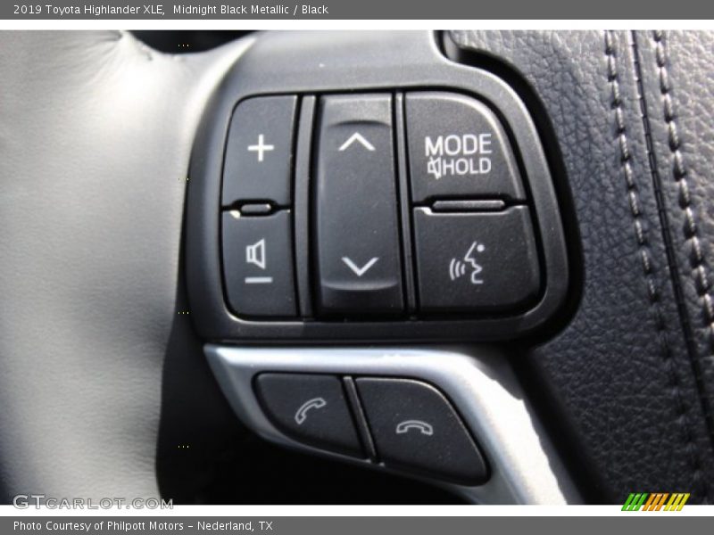 Midnight Black Metallic / Black 2019 Toyota Highlander XLE