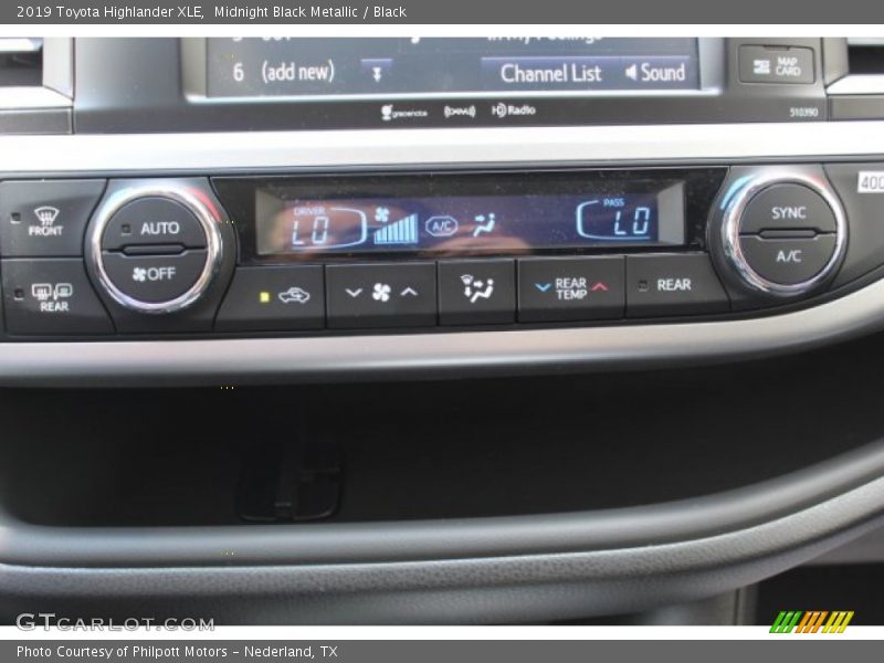 Midnight Black Metallic / Black 2019 Toyota Highlander XLE