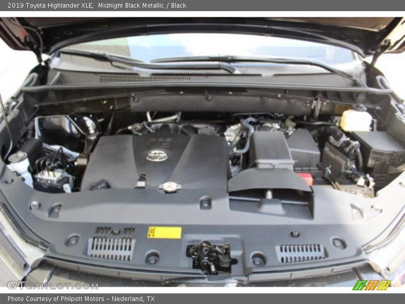 Midnight Black Metallic / Black 2019 Toyota Highlander XLE