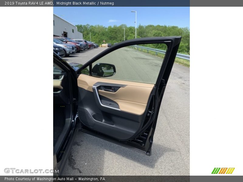 Midnight Black Metallic / Nutmeg 2019 Toyota RAV4 LE AWD