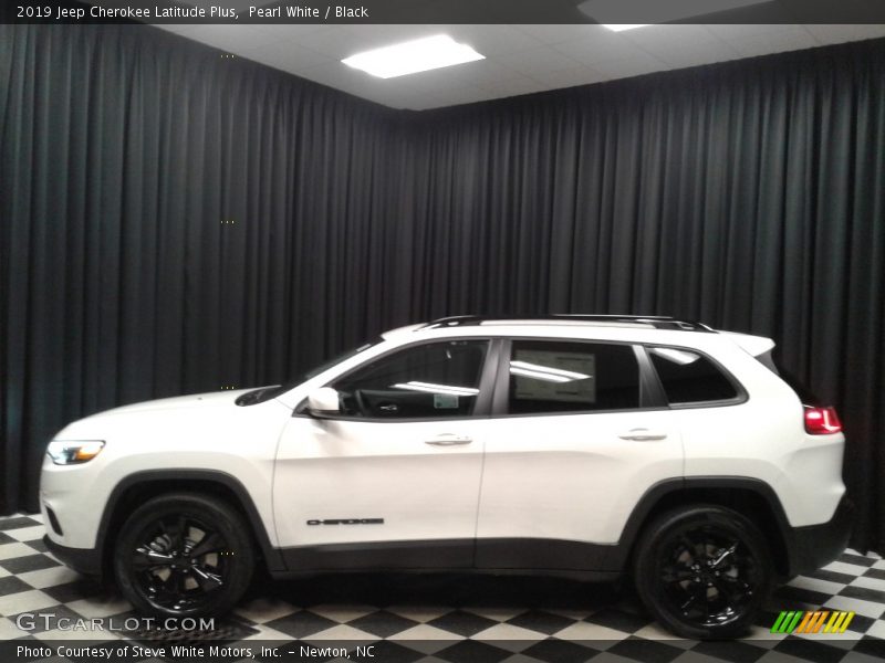 Pearl White / Black 2019 Jeep Cherokee Latitude Plus