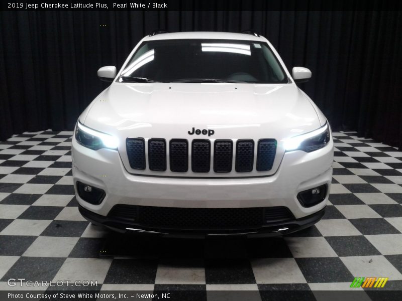 Pearl White / Black 2019 Jeep Cherokee Latitude Plus