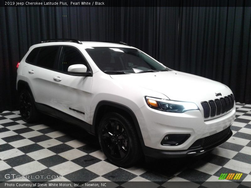 Pearl White / Black 2019 Jeep Cherokee Latitude Plus