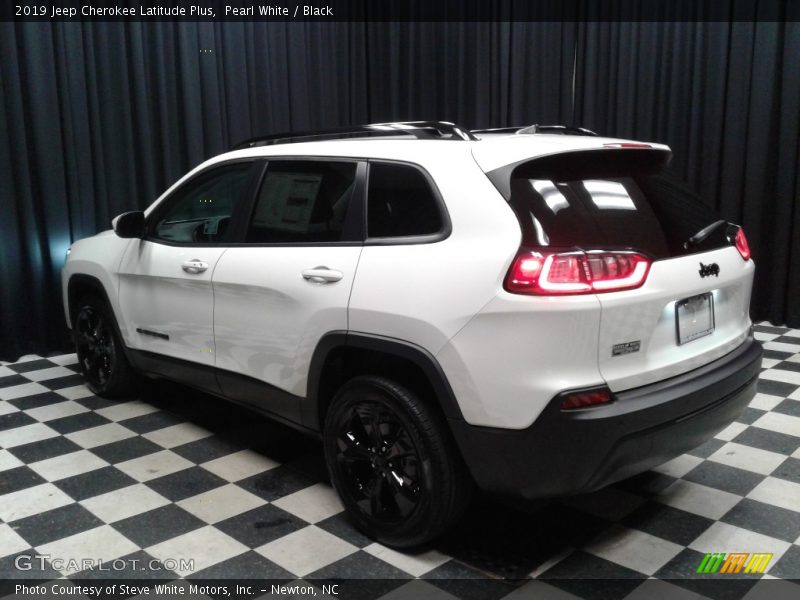Pearl White / Black 2019 Jeep Cherokee Latitude Plus