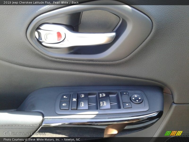 Pearl White / Black 2019 Jeep Cherokee Latitude Plus