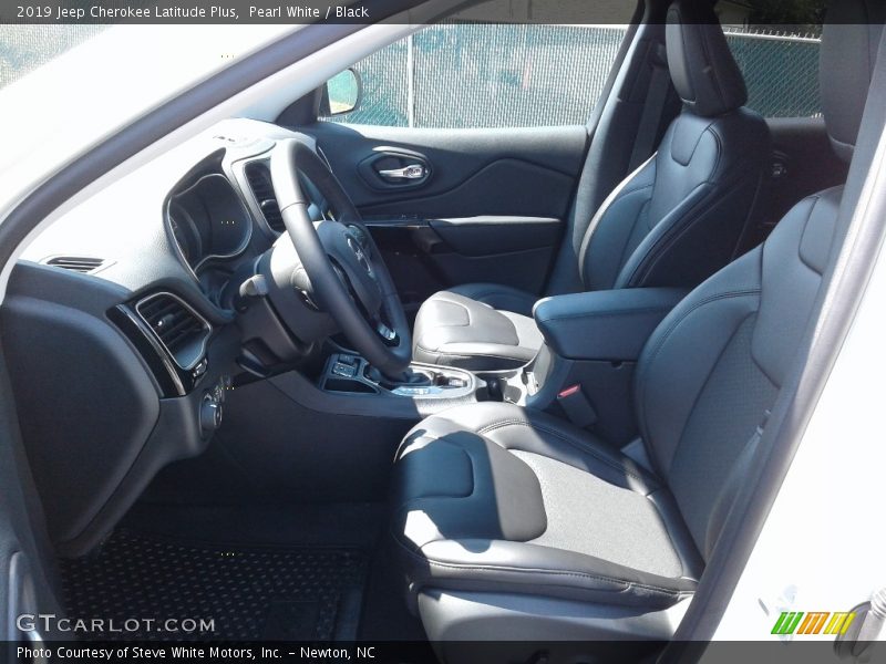 Pearl White / Black 2019 Jeep Cherokee Latitude Plus