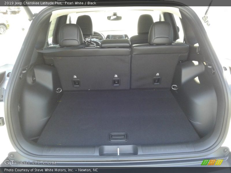 Pearl White / Black 2019 Jeep Cherokee Latitude Plus