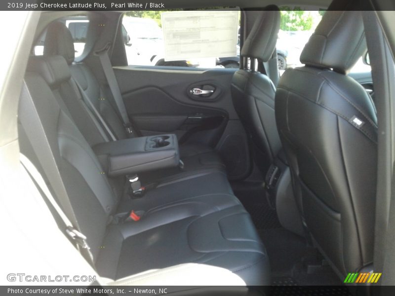 Pearl White / Black 2019 Jeep Cherokee Latitude Plus