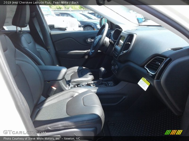Pearl White / Black 2019 Jeep Cherokee Latitude Plus