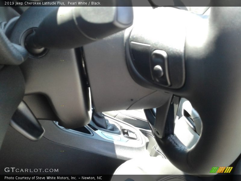 Pearl White / Black 2019 Jeep Cherokee Latitude Plus