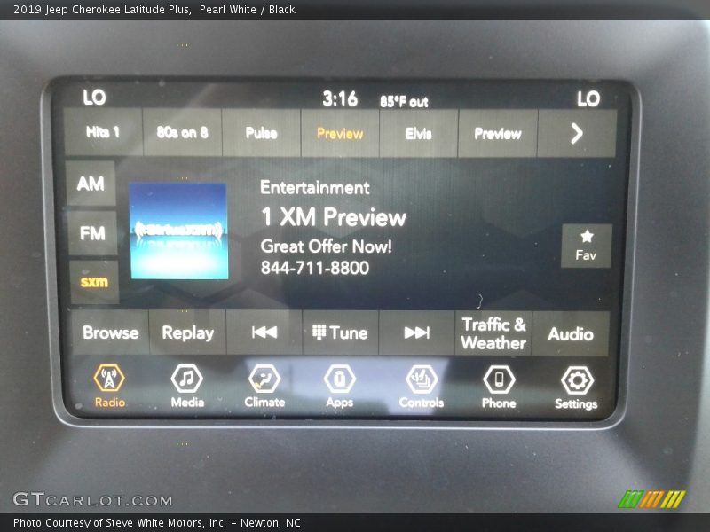 Pearl White / Black 2019 Jeep Cherokee Latitude Plus