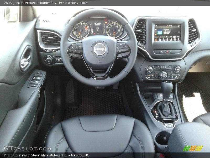 Pearl White / Black 2019 Jeep Cherokee Latitude Plus