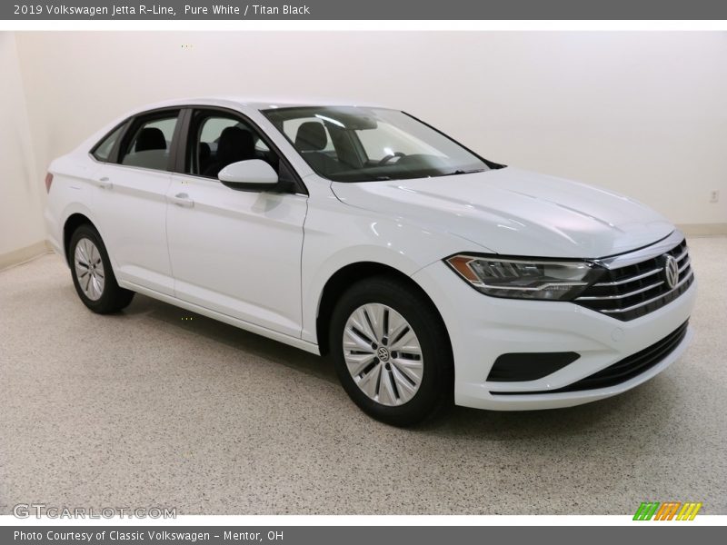 Pure White / Titan Black 2019 Volkswagen Jetta R-Line