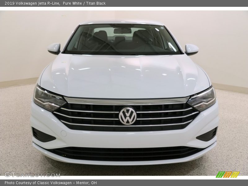 Pure White / Titan Black 2019 Volkswagen Jetta R-Line