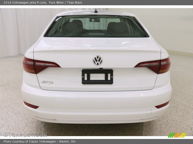 Pure White / Titan Black 2019 Volkswagen Jetta R-Line