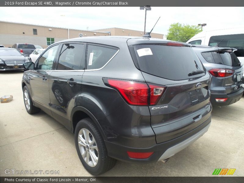 Magnetic / Chromite Gray/Charcoal Black 2019 Ford Escape SE 4WD