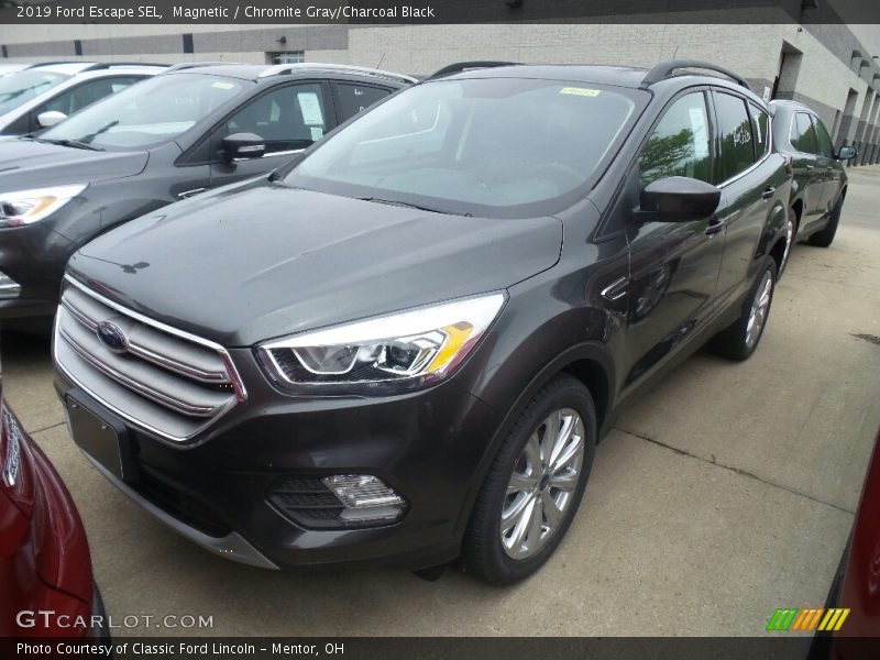 Magnetic / Chromite Gray/Charcoal Black 2019 Ford Escape SEL