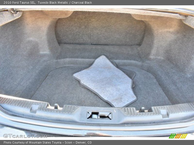 Tuxedo Black Metallic / Charcoal Black 2010 Ford Taurus SEL