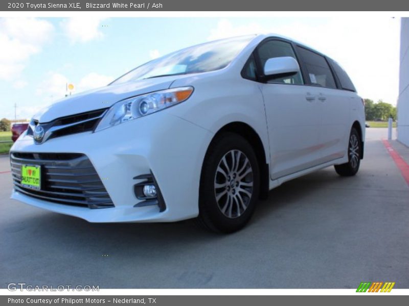 Blizzard White Pearl / Ash 2020 Toyota Sienna XLE