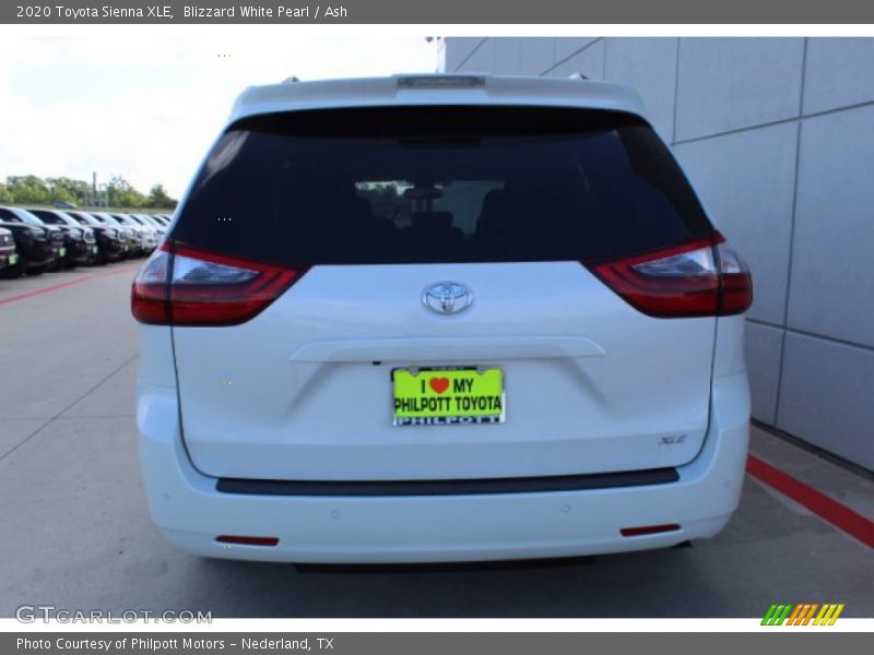 Blizzard White Pearl / Ash 2020 Toyota Sienna XLE