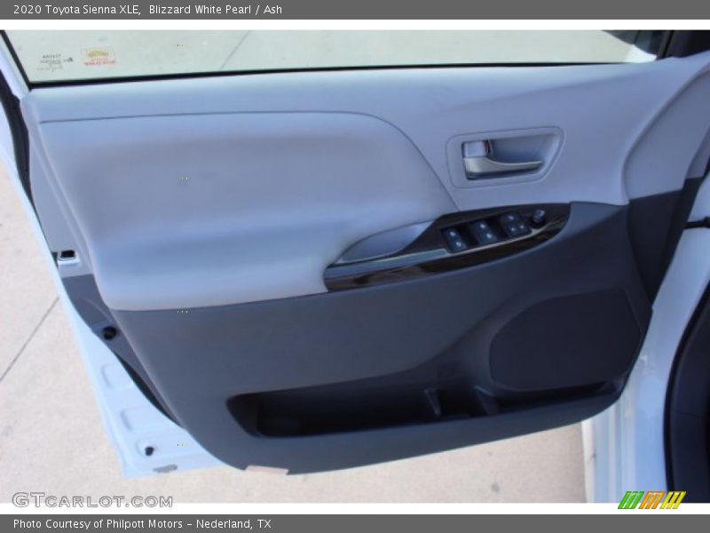 Blizzard White Pearl / Ash 2020 Toyota Sienna XLE