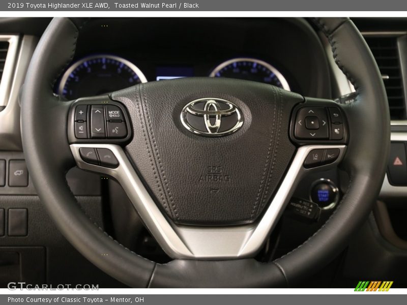 Toasted Walnut Pearl / Black 2019 Toyota Highlander XLE AWD