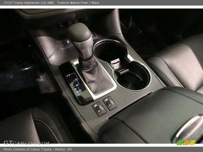 Toasted Walnut Pearl / Black 2019 Toyota Highlander XLE AWD