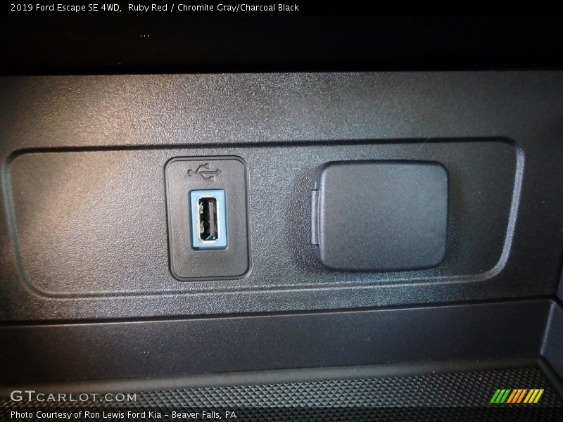 Ruby Red / Chromite Gray/Charcoal Black 2019 Ford Escape SE 4WD