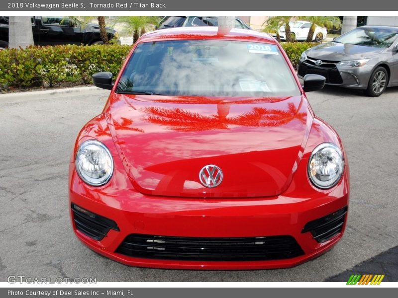 Tornado Red / Titan Black 2018 Volkswagen Beetle S