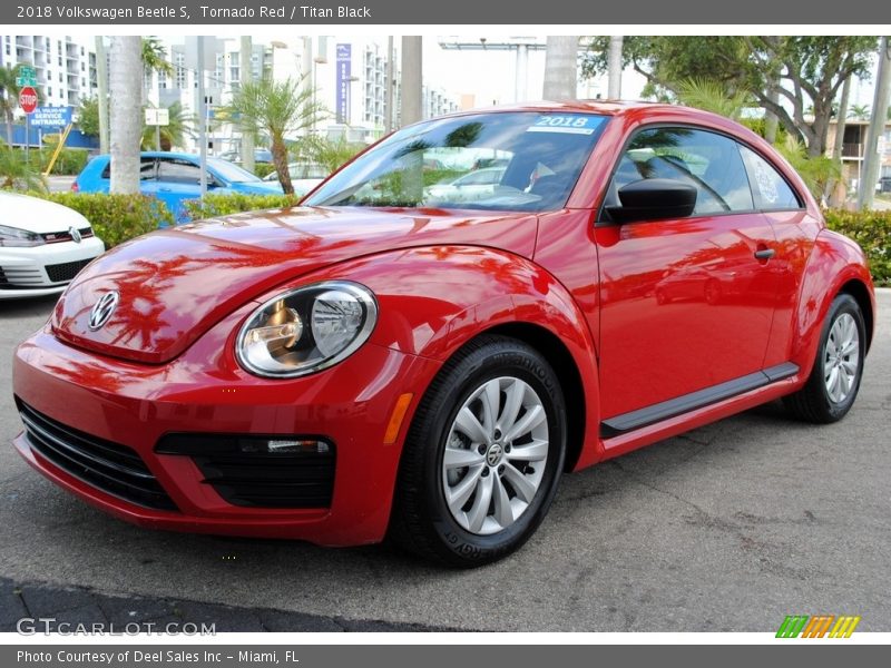 Tornado Red / Titan Black 2018 Volkswagen Beetle S