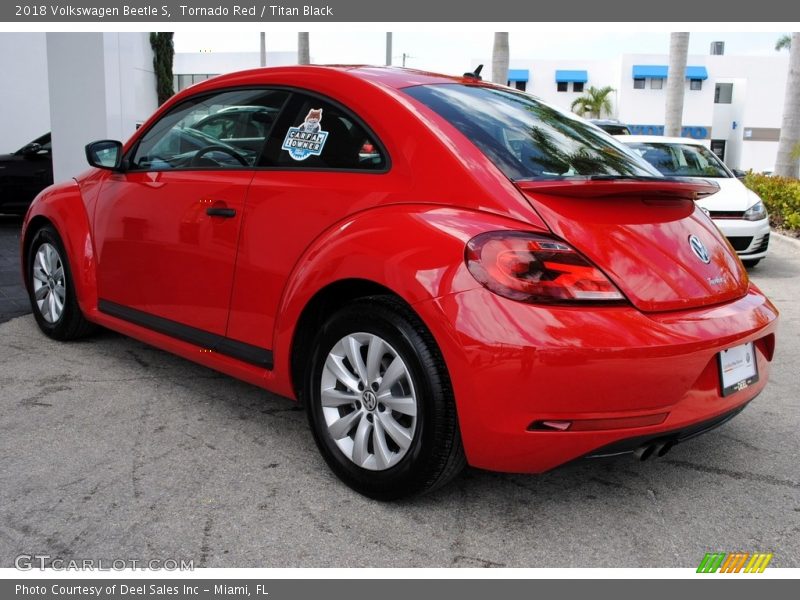 Tornado Red / Titan Black 2018 Volkswagen Beetle S