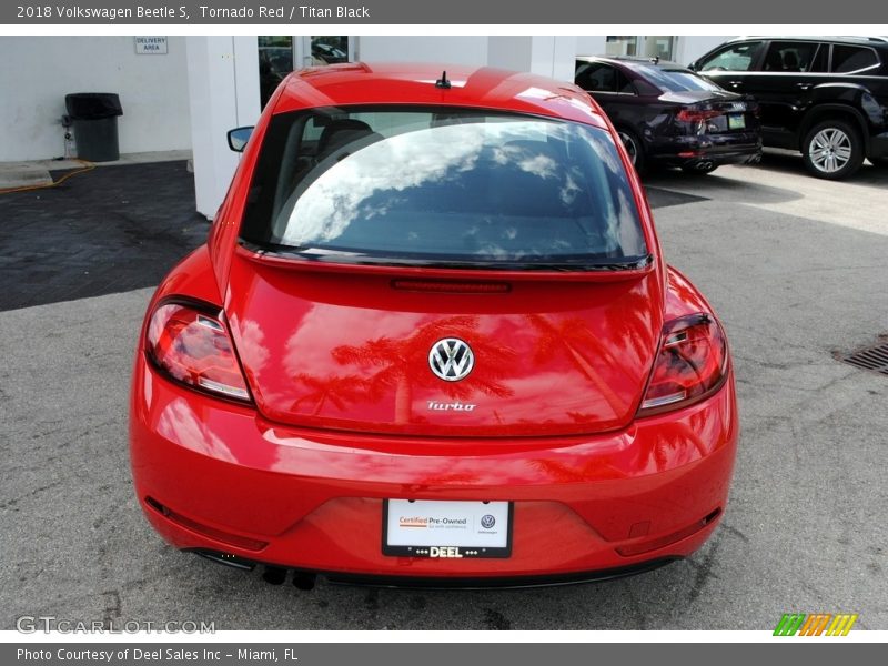 Tornado Red / Titan Black 2018 Volkswagen Beetle S