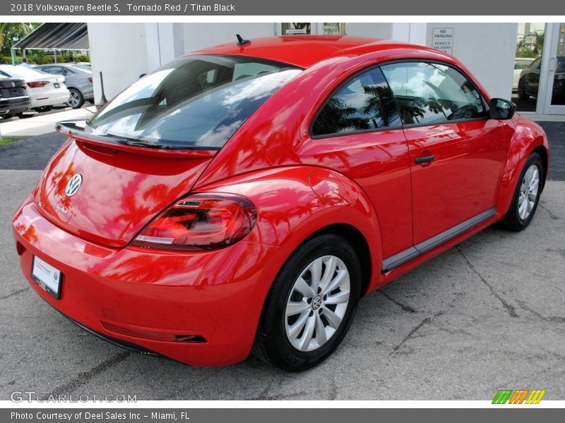 Tornado Red / Titan Black 2018 Volkswagen Beetle S