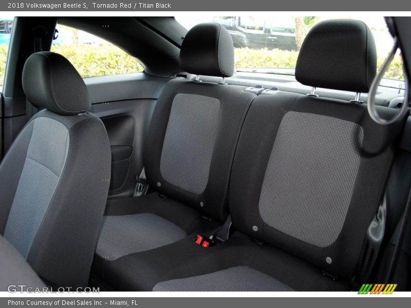 Tornado Red / Titan Black 2018 Volkswagen Beetle S