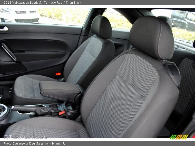 Tornado Red / Titan Black 2018 Volkswagen Beetle S