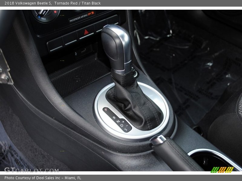 Tornado Red / Titan Black 2018 Volkswagen Beetle S