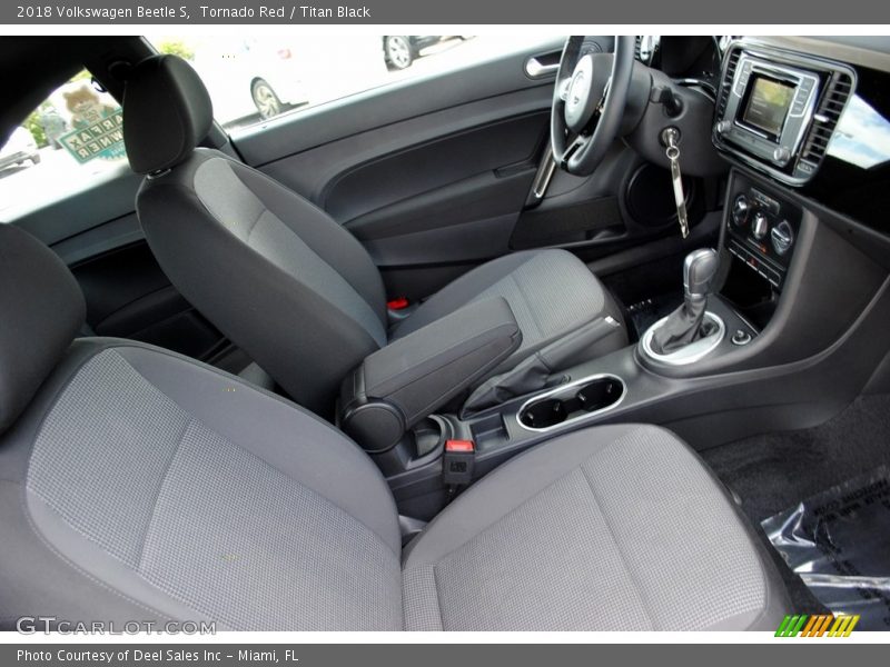 Tornado Red / Titan Black 2018 Volkswagen Beetle S