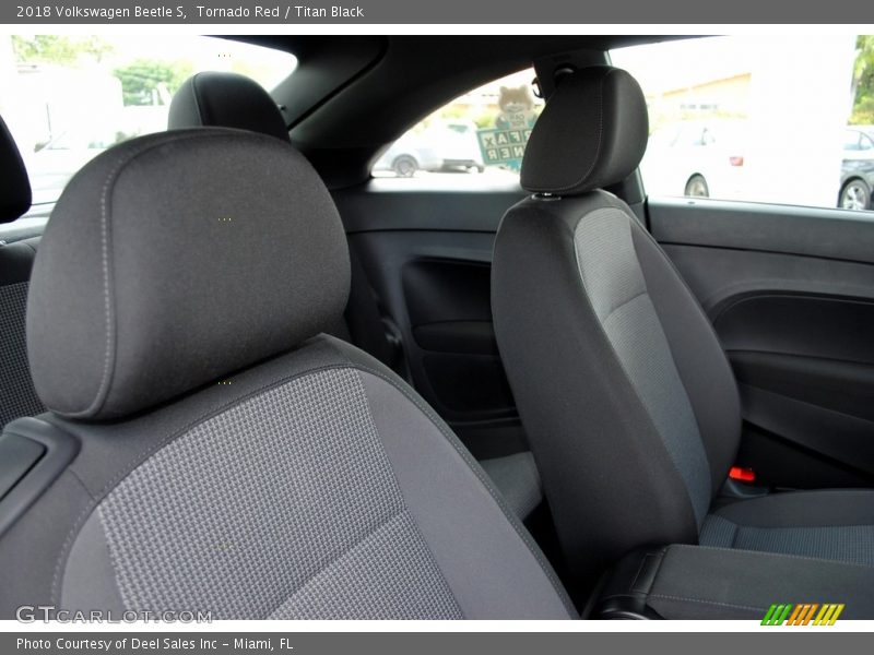 Tornado Red / Titan Black 2018 Volkswagen Beetle S