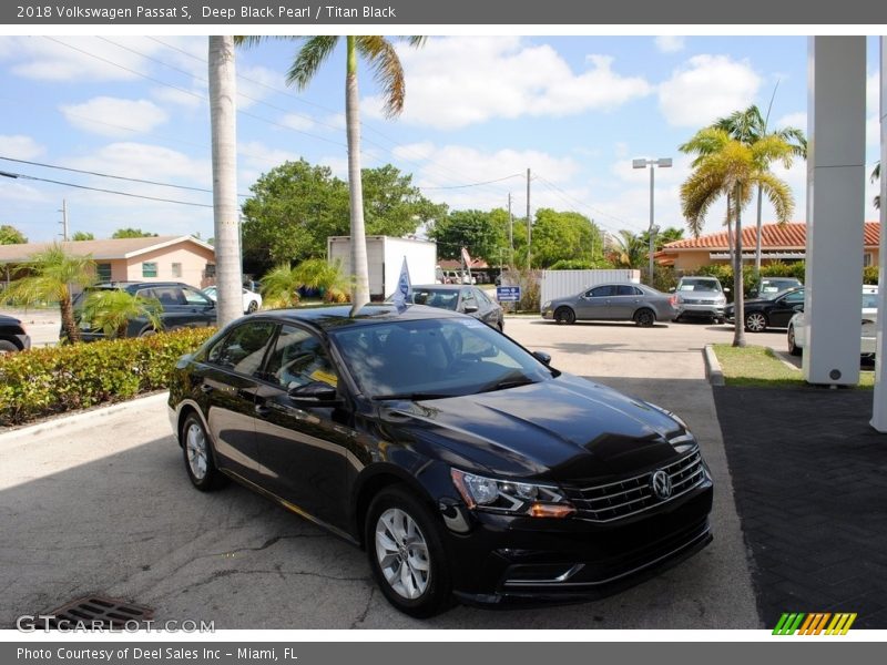 Deep Black Pearl / Titan Black 2018 Volkswagen Passat S