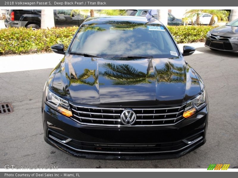 Deep Black Pearl / Titan Black 2018 Volkswagen Passat S