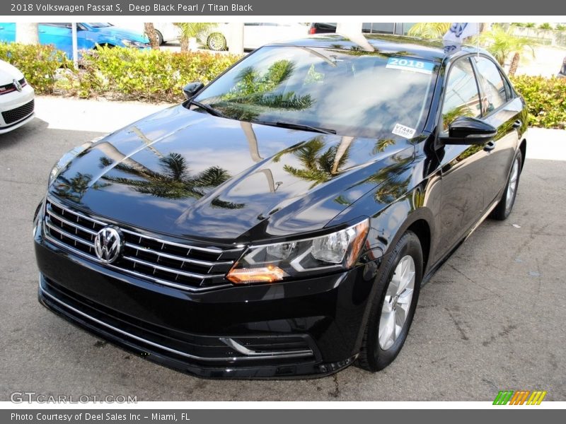 Deep Black Pearl / Titan Black 2018 Volkswagen Passat S
