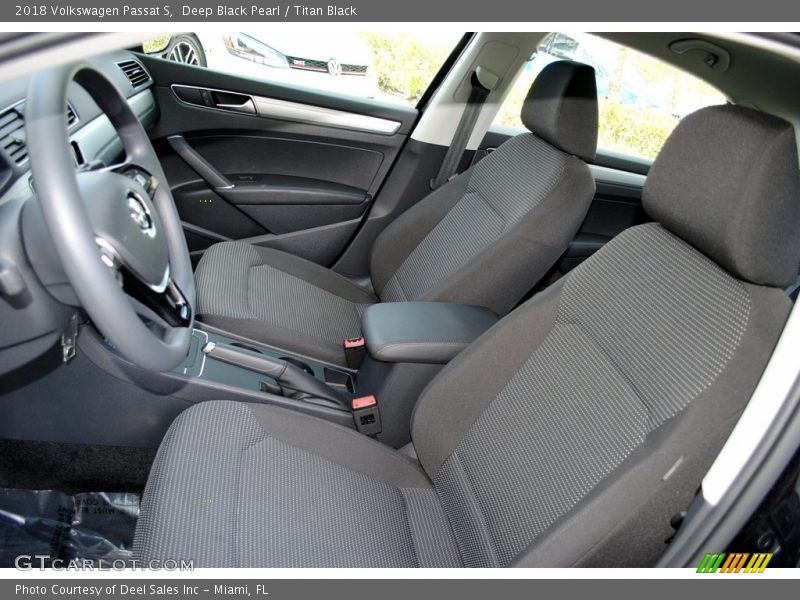 Deep Black Pearl / Titan Black 2018 Volkswagen Passat S