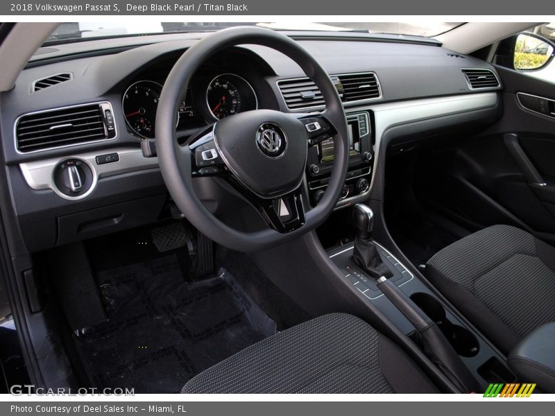 Deep Black Pearl / Titan Black 2018 Volkswagen Passat S