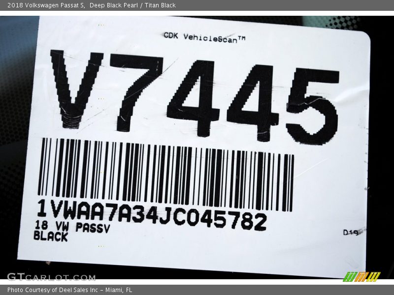 Deep Black Pearl / Titan Black 2018 Volkswagen Passat S