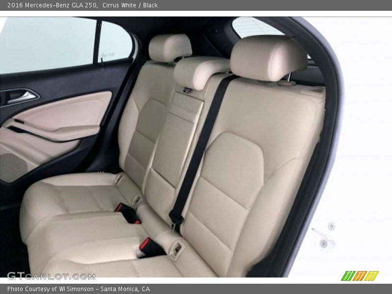 Cirrus White / Black 2016 Mercedes-Benz GLA 250