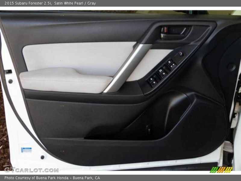 Satin White Pearl / Gray 2015 Subaru Forester 2.5i