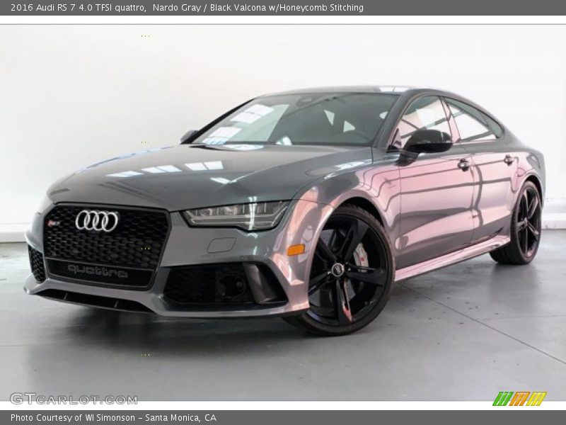 Front 3/4 View of 2016 RS 7 4.0 TFSI quattro