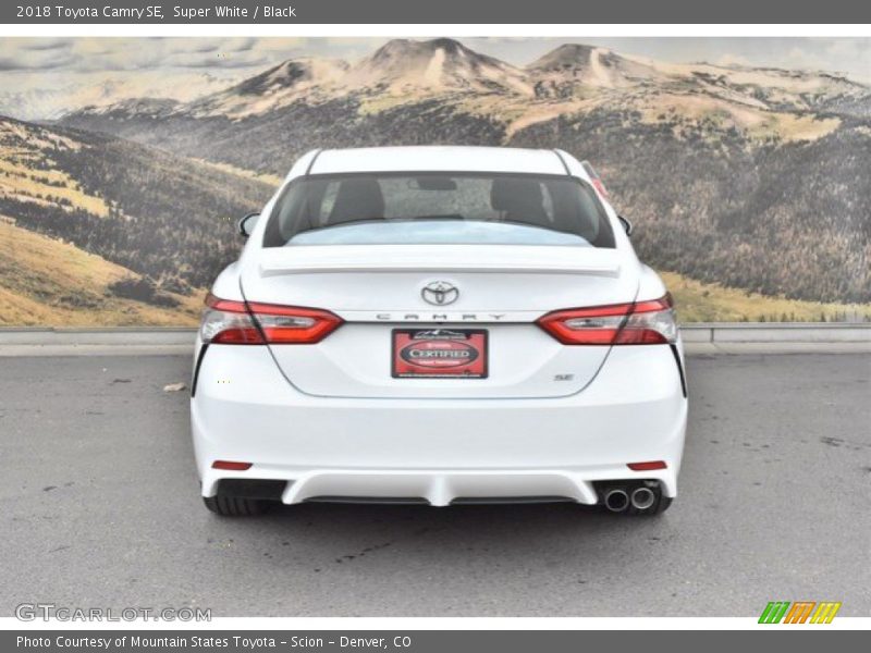 Super White / Black 2018 Toyota Camry SE